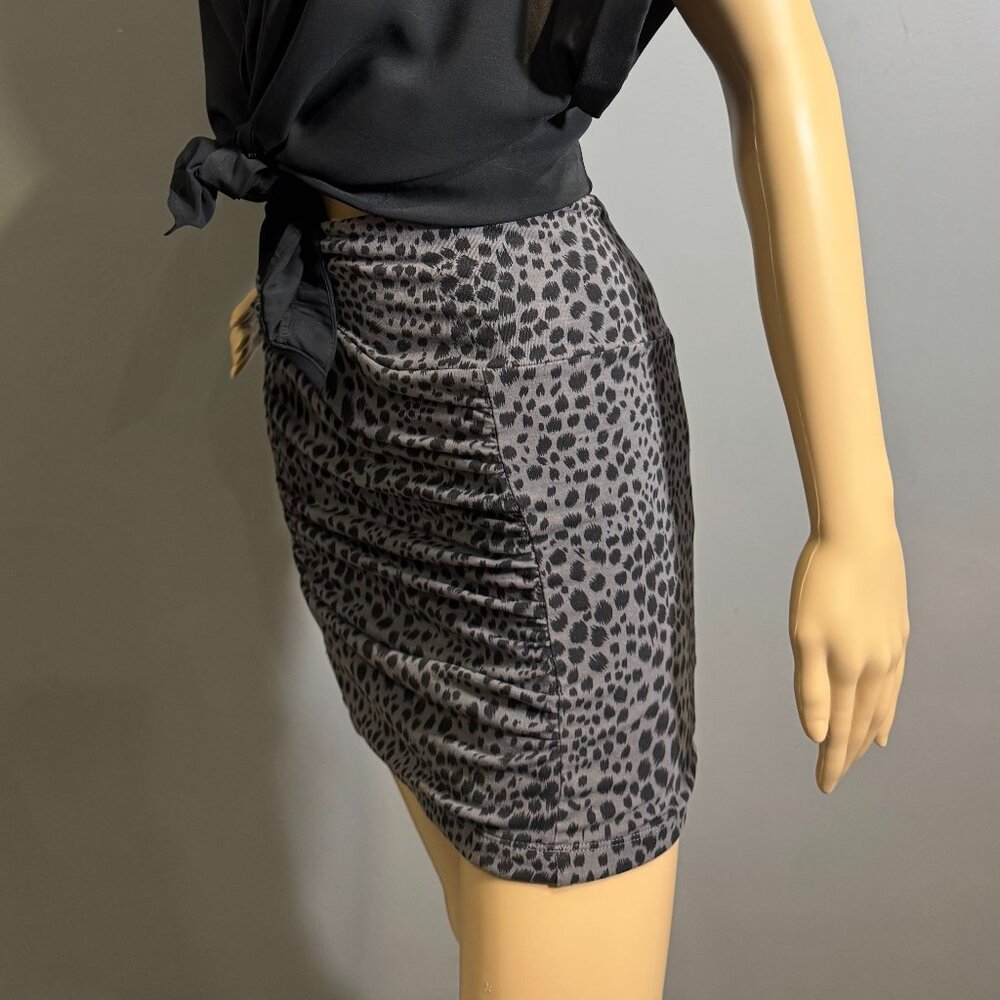 Grey Leopard Print Stretchy Pull-on Mini Skirt – Size Small